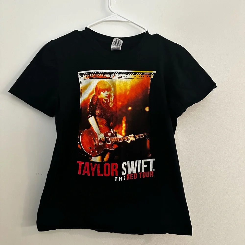 Taylor Swift Official 2013 Red Tour Merchandise T-Shirt Size Small - Picture 1 of 4